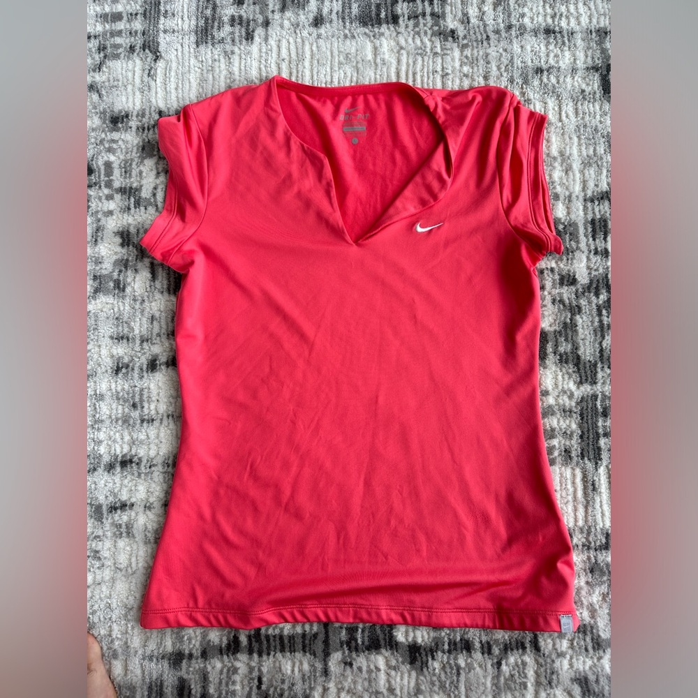 Nike Women's Tennis Shirt. Size Large.